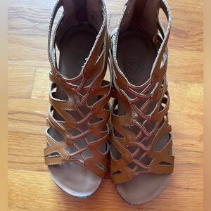 Gladiator wedges size 7 tan/cognac